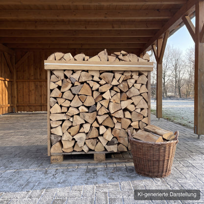 Brennholz-Box trocken unter dem Carport im Winter (KI-generierte Darstellung)